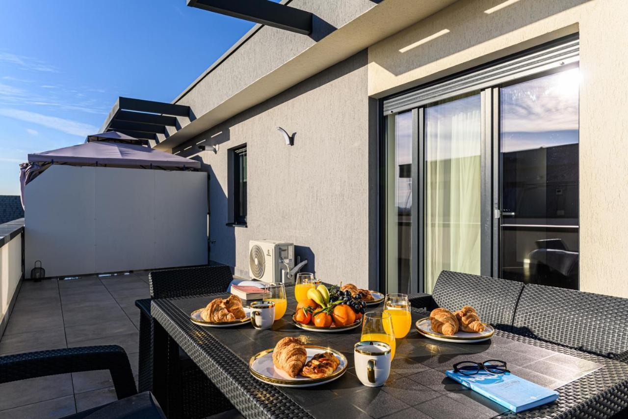 Koa - Moon Penthouse Lägenhet Braşov Exteriör bild