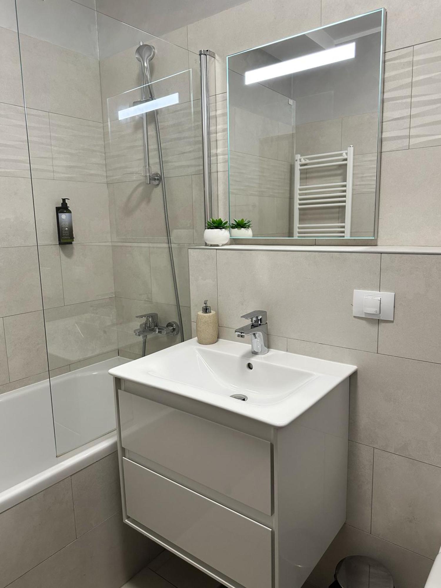 Koa - Moon Penthouse Lägenhet Braşov Exteriör bild